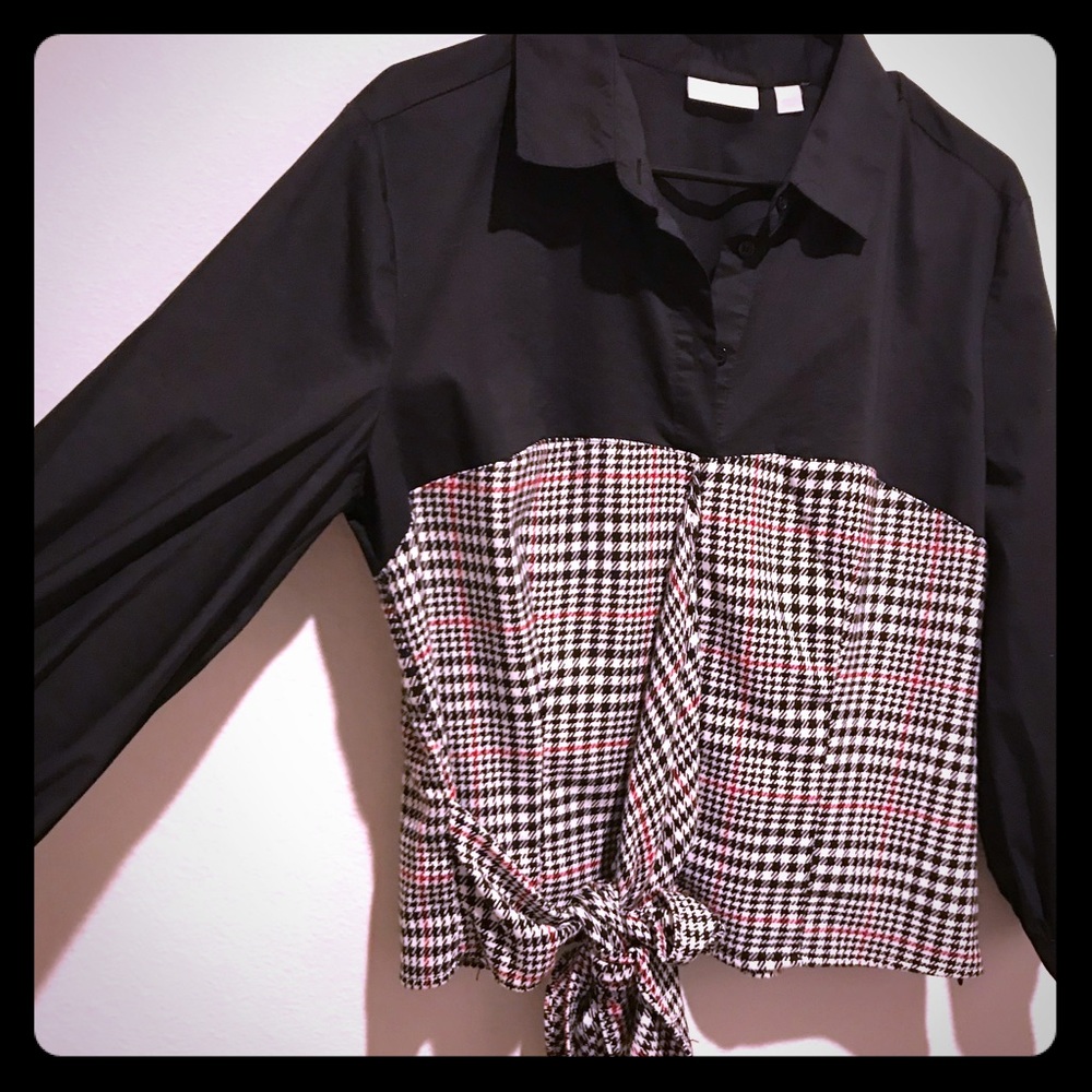 Large New York & Co trendy blouse!